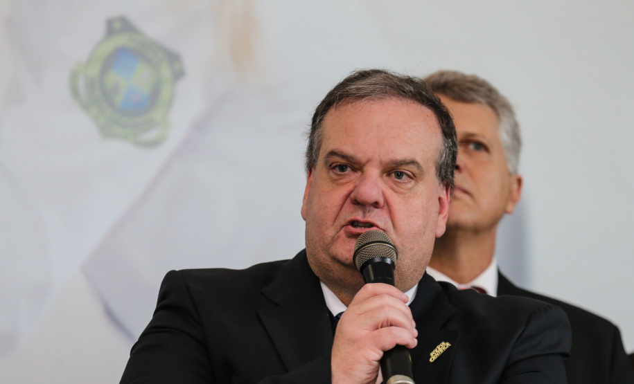 O governador Carlos Massa Ratinho Júnior dá  posse a mais de 90 peritos oficiais, no Palácio Iguaçu. Os profissionais integrarão o efetivo da Polícia Científica do Paraná e, após formação, serão distribuídos no Estado, conforme a necessidade. Na foto diretor-geral da Polícia Científica, Leon Grupenmacher.
Curitiba, 22/07/2019 -Foto: Geraldo Bubniak/ANPr