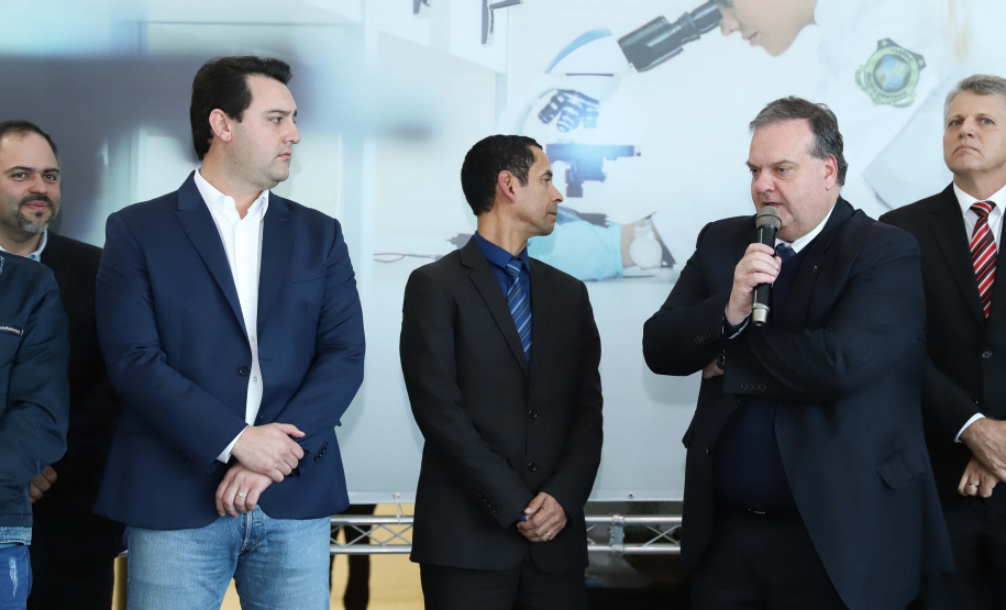 O governador Carlos Massa Ratinho Júnior dá posse a mais de 90 peritos oficiais, no Palácio Iguaçu. Os profissionais integrarão o efetivo da Polícia Científica do Paraná e, após formação, serão distribuídos no Estado, conforme a necessidade. Curitiba, 22/07/2019 -Foto: Rodrigo Felix Leal/ANPr/ANPr