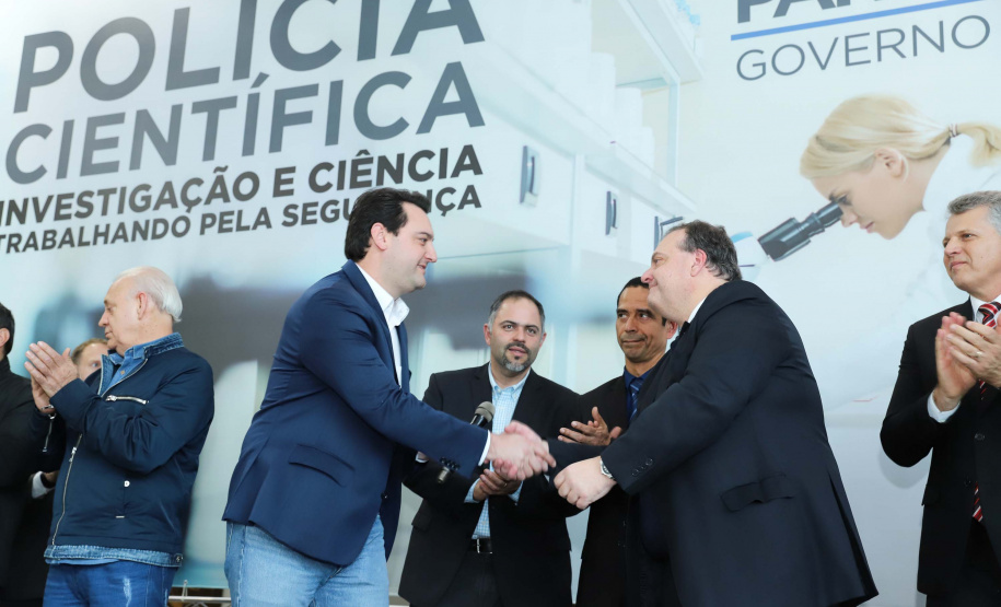 O governador Carlos Massa Ratinho Júnior dá posse a mais de 90 peritos oficiais, no Palácio Iguaçu. Os profissionais integrarão o efetivo da Polícia Científica do Paraná e, após formação, serão distribuídos no Estado, conforme a necessidade. Curitiba, 22/07/2019 -Foto: Rodrigo Felix Leal/ANPr/ANPr