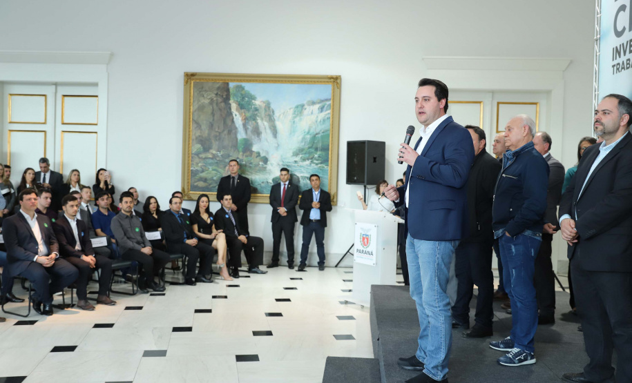 O governador Carlos Massa Ratinho Júnior dá posse a mais de 90 peritos oficiais, no Palácio Iguaçu. Os profissionais integrarão o efetivo da Polícia Científica do Paraná e, após formação, serão distribuídos no Estado, conforme a necessidade. Curitiba, 22/07/2019 -Foto: Rodrigo Felix Leal/ANPr