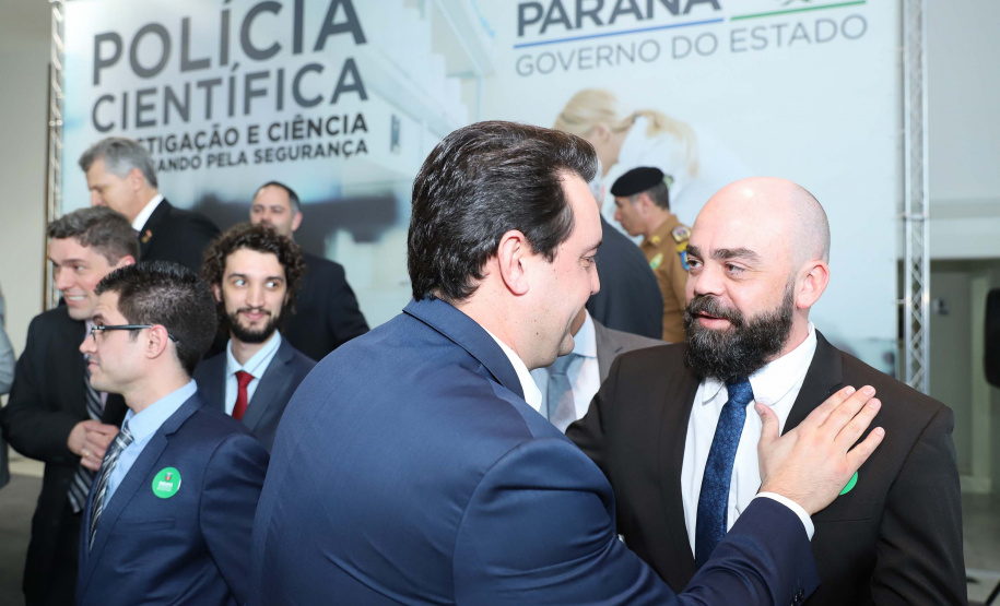 O governador Carlos Massa Ratinho Júnior dá posse a mais de 90 peritos oficiais, no Palácio Iguaçu. Os profissionais integrarão o efetivo da Polícia Científica do Paraná e, após formação, serão distribuídos no Estado, conforme a necessidade. Curitiba, 22/07/2019 -Foto: Rodrigo Felix Leal/ANPr