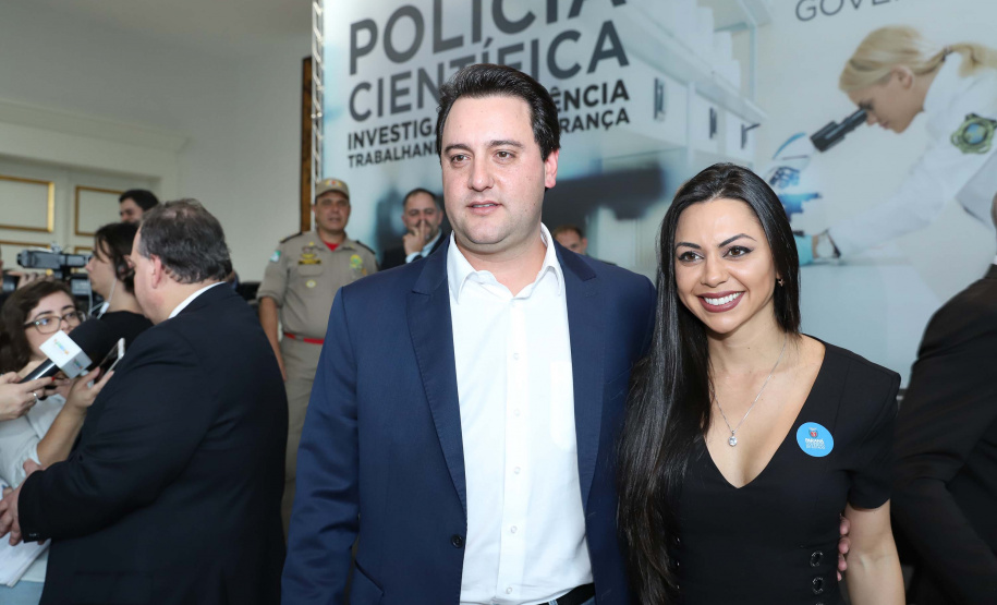 O governador Carlos Massa Ratinho Júnior dá posse a mais de 90 peritos oficiais, no Palácio Iguaçu. Os profissionais integrarão o efetivo da Polícia Científica do Paraná e, após formação, serão distribuídos no Estado, conforme a necessidade. Curitiba, 22/07/2019 -Foto: Rodrigo Felix Leal/ANPr