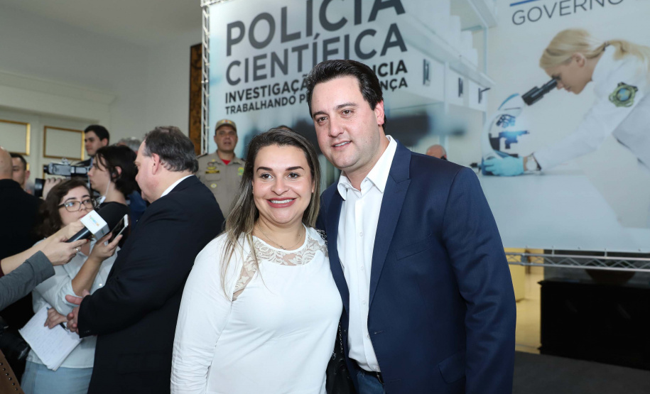 O governador Carlos Massa Ratinho Júnior dá posse a mais de 90 peritos oficiais, no Palácio Iguaçu. Os profissionais integrarão o efetivo da Polícia Científica do Paraná e, após formação, serão distribuídos no Estado, conforme a necessidade. Curitiba, 22/07/2019 -Foto: Rodrigo Felix Leal/ANPr