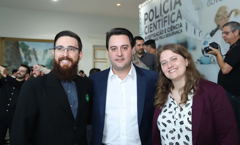 O governador Carlos Massa Ratinho Júnior dá posse a mais de 90 peritos oficiais, no Palácio Iguaçu. Os profissionais integrarão o efetivo da Polícia Científica do Paraná e, após formação, serão distribuídos no Estado, conforme a necessidade. Curitiba, 22/07/2019 -Foto: Rodrigo Felix Leal/ANPr