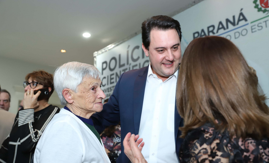 O governador Carlos Massa Ratinho Júnior dá posse a mais de 90 peritos oficiais, no Palácio Iguaçu. Os profissionais integrarão o efetivo da Polícia Científica do Paraná e, após formação, serão distribuídos no Estado, conforme a necessidade. Curitiba, 22/07/2019 -Foto: Rodrigo Felix Leal/ANPr