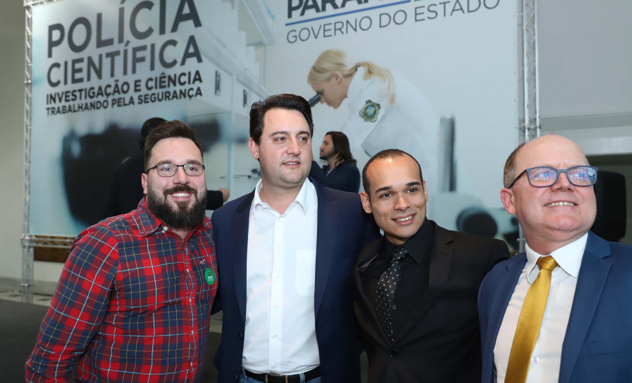 O governador Carlos Massa Ratinho Júnior dá posse a mais de 90 peritos oficiais, no Palácio Iguaçu. Os profissionais integrarão o efetivo da Polícia Científica do Paraná e, após formação, serão distribuídos no Estado, conforme a necessidade. Curitiba, 22/07/2019 -Foto: Rodrigo Felix Leal/ANPr