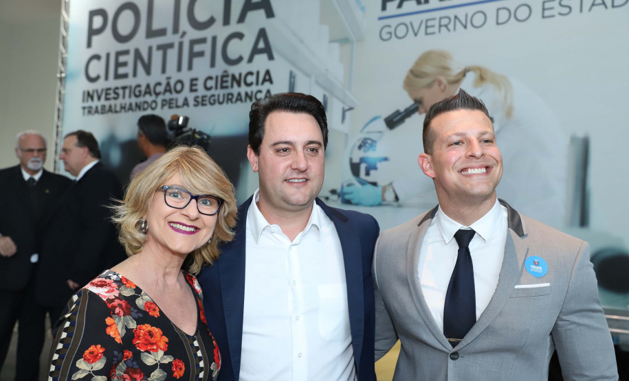 O governador Carlos Massa Ratinho Júnior dá posse a mais de 90 peritos oficiais, no Palácio Iguaçu. Os profissionais integrarão o efetivo da Polícia Científica do Paraná e, após formação, serão distribuídos no Estado, conforme a necessidade. Curitiba, 22/07/2019 -Foto: Rodrigo Felix Leal/ANPr