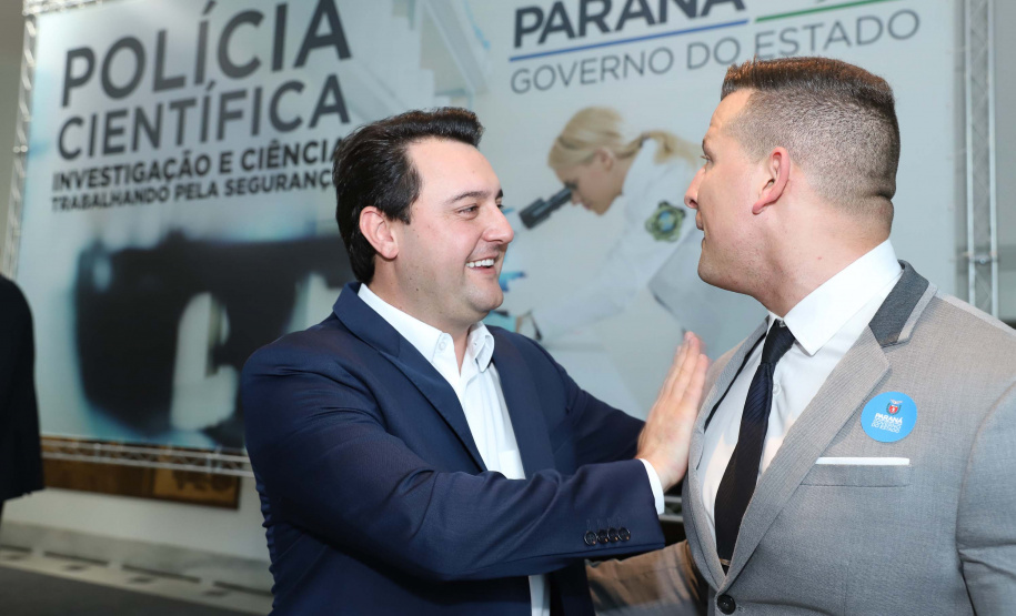 O governador Carlos Massa Ratinho Júnior dá posse a mais de 90 peritos oficiais, no Palácio Iguaçu. Os profissionais integrarão o efetivo da Polícia Científica do Paraná e, após formação, serão distribuídos no Estado, conforme a necessidade. Curitiba, 22/07/2019 -Foto: Rodrigo Felix Leal/ANPr