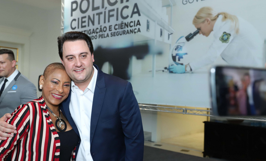 O governador Carlos Massa Ratinho Júnior dá posse a mais de 90 peritos oficiais, no Palácio Iguaçu. Os profissionais integrarão o efetivo da Polícia Científica do Paraná e, após formação, serão distribuídos no Estado, conforme a necessidade. Curitiba, 22/07/2019 -Foto: Rodrigo Felix Leal/ANPr