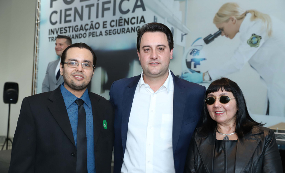 O governador Carlos Massa Ratinho Júnior dá posse a mais de 90 peritos oficiais, no Palácio Iguaçu. Os profissionais integrarão o efetivo da Polícia Científica do Paraná e, após formação, serão distribuídos no Estado, conforme a necessidade. Curitiba, 22/07/2019 -Foto: Rodrigo Felix Leal/ANPr