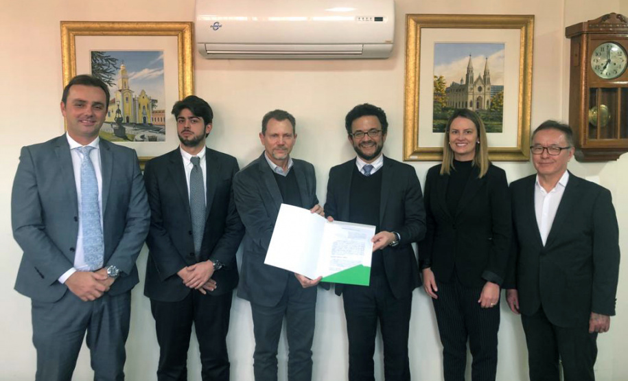 A Fomento Paraná e a Junta Comercial do Paraná (JUCEPAR) assinaram um convênio nesta segunda-feira (22) para viabilizar o compartilhamento da base de dados das empresas cadastradas na Junta.  Foto: Divulgação/Junta Comercial