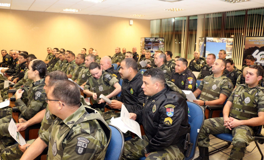 Uma operação da Polícia Militar iniciada nesta terça-feira (24) com o objetivo de combater o tráfico e o comércio de aves silvestres cumpriu mandados de prisão em Curitiba, Almirante Tamandaré, Campo Largo, Fazenda Rio Grande, Piraquara, Colombo e Cerro Azul. Foto: Soldado Ismael Ponchio