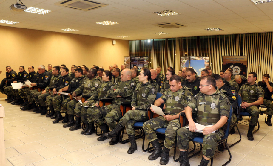Uma operação da Polícia Militar iniciada nesta terça-feira (24) com o objetivo de combater o tráfico e o comércio de aves silvestres cumpriu mandados de prisão em Curitiba, Almirante Tamandaré, Campo Largo, Fazenda Rio Grande, Piraquara, Colombo e Cerro Azul. Foto: Soldado Ismael Ponchio