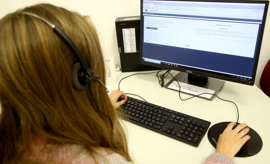 Os servidores estaduais de Curitiba já podem agendar as consultas de perícia médica pela internet. O objetivo é tornar o processo mais humano, fácil e rápido. Até então, era necessário marcar as consultas por telefone. Através do novo sistema também é possível cancelar, consultar, reagendar ou alterar horários. A ideia é expandir o serviço para todo o Estado nos próximos meses. Foto: Jaelson Lucas/ANPr