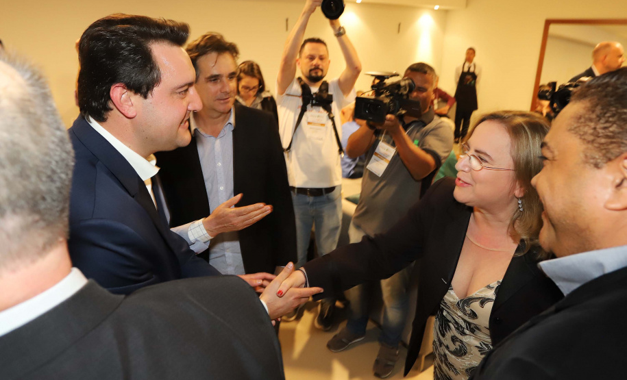 O governador Carlos Massa Ratinho Junior participou, Medianeira, da abertura da AveSui South America, feira de aves, suínos, peixes e leite, considerada uma das maiores de proteína animal do continente. Presentes na solenidade: vice-prefeito de Medianeira, José Vani Graci; o secretário de Agricultura e do Abastecimento, Norberto Ortigara; presidente da Cooperativa Lar, Irineo da Costa Rodrigues; deputados: Marcel Micheletto; cel. Lee; entre outros.Medianeira, 23-07-19.Foto: Arnaldo Alves / ANPr.