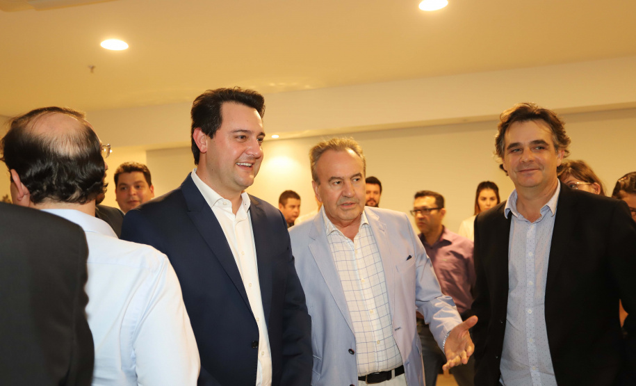 O governador Carlos Massa Ratinho Junior participou, Medianeira, da abertura da AveSui South America, feira de aves, suínos, peixes e leite, considerada uma das maiores de proteína animal do continente. Presentes na solenidade: vice-prefeito de Medianeira, José Vani Graci; o secretário de Agricultura e do Abastecimento, Norberto Ortigara; presidente da Cooperativa Lar, Irineo da Costa Rodrigues; deputados: Marcel Micheletto; cel. Lee; entre outros.Medianeira, 23-07-19.Foto: Arnaldo Alves / ANPr.