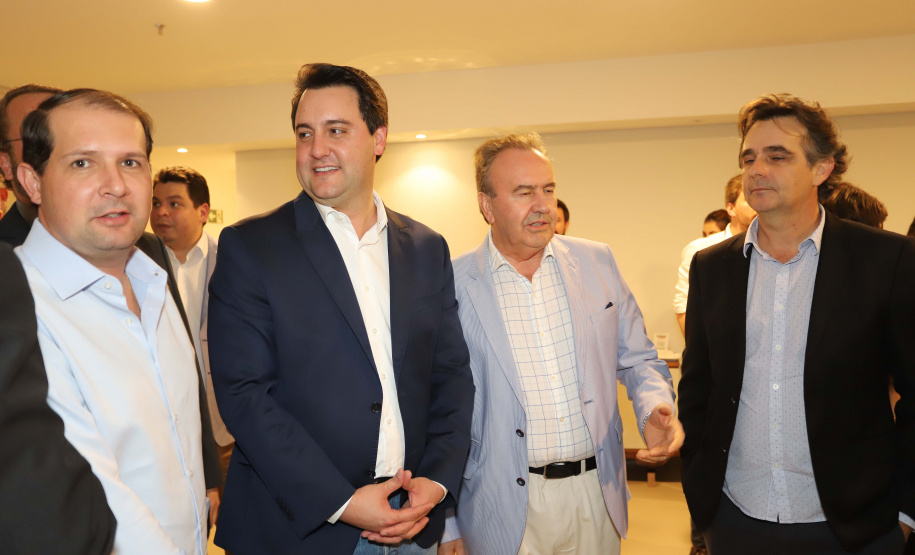 O governador Carlos Massa Ratinho Junior participou, Medianeira, da abertura da AveSui South America, feira de aves, suínos, peixes e leite, considerada uma das maiores de proteína animal do continente. Presentes na solenidade: vice-prefeito de Medianeira, José Vani Graci; o secretário de Agricultura e do Abastecimento, Norberto Ortigara; presidente da Cooperativa Lar, Irineo da Costa Rodrigues; deputados: Marcel Micheletto; cel. Lee; entre outros.Medianeira, 23-07-19.Foto: Arnaldo Alves / ANPr.