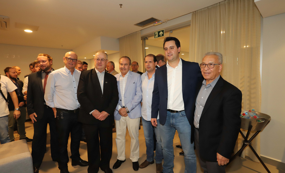 O governador Carlos Massa Ratinho Junior participou, Medianeira, da abertura da AveSui South America, feira de aves, suínos, peixes e leite, considerada uma das maiores de proteína animal do continente. Presentes na solenidade: vice-prefeito de Medianeira, José Vani Graci; o secretário de Agricultura e do Abastecimento, Norberto Ortigara; presidente da Cooperativa Lar, Irineo da Costa Rodrigues; deputados: Marcel Micheletto; cel. Lee; entre outros.Medianeira, 23-07-19.Foto: Arnaldo Alves / ANPr.