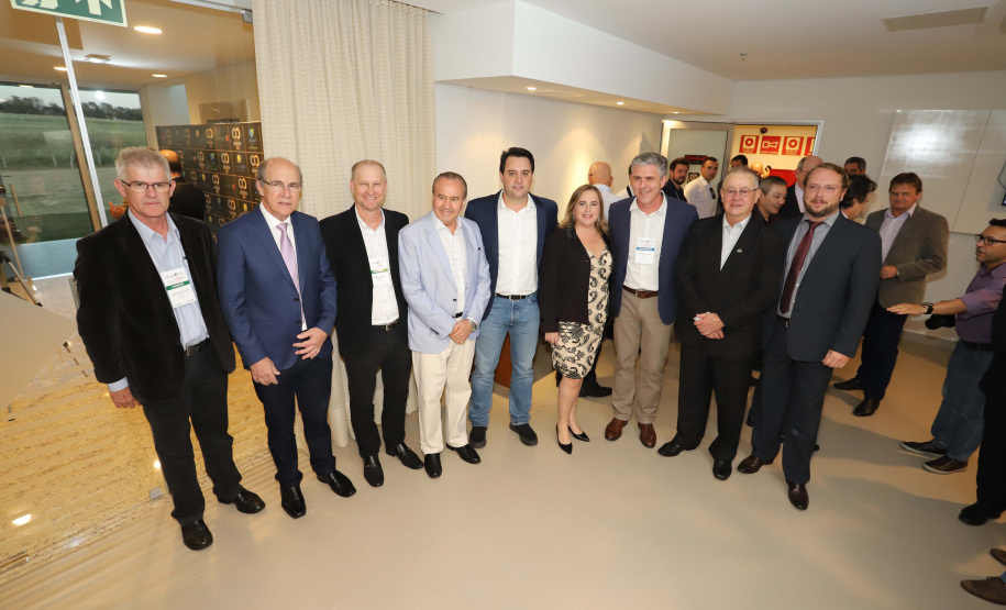 O governador Carlos Massa Ratinho Junior participou, Medianeira, da abertura da AveSui South America, feira de aves, suínos, peixes e leite, considerada uma das maiores de proteína animal do continente. Presentes na solenidade: vice-prefeito de Medianeira, José Vani Graci; o secretário de Agricultura e do Abastecimento, Norberto Ortigara; presidente da Cooperativa Lar, Irineo da Costa Rodrigues; deputados: Marcel Micheletto; cel. Lee; entre outros.Medianeira, 23-07-19.Foto: Arnaldo Alves / ANPr.