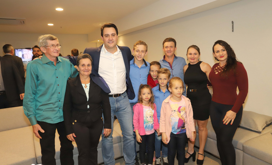 O governador Carlos Massa Ratinho Junior participou, Medianeira, da abertura da AveSui South America, feira de aves, suínos, peixes e leite, considerada uma das maiores de proteína animal do continente. Presentes na solenidade: vice-prefeito de Medianeira, José Vani Graci; o secretário de Agricultura e do Abastecimento, Norberto Ortigara; presidente da Cooperativa Lar, Irineo da Costa Rodrigues; deputados: Marcel Micheletto; cel. Lee; entre outros.Medianeira, 23-07-19.Foto: Arnaldo Alves / ANPr.