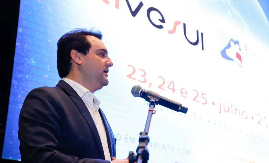 O governador Carlos Massa Ratinho Junior afirmou nesta terça-feira (23), durante a abertura da AveSui Eurotier South America 2019, em Medianeira, que o Estado prepara as bases logísticas para facilitar ainda mais o desenvolvimento do cooperativismo no Paraná, que já é referência para o agronegócio brasileiro