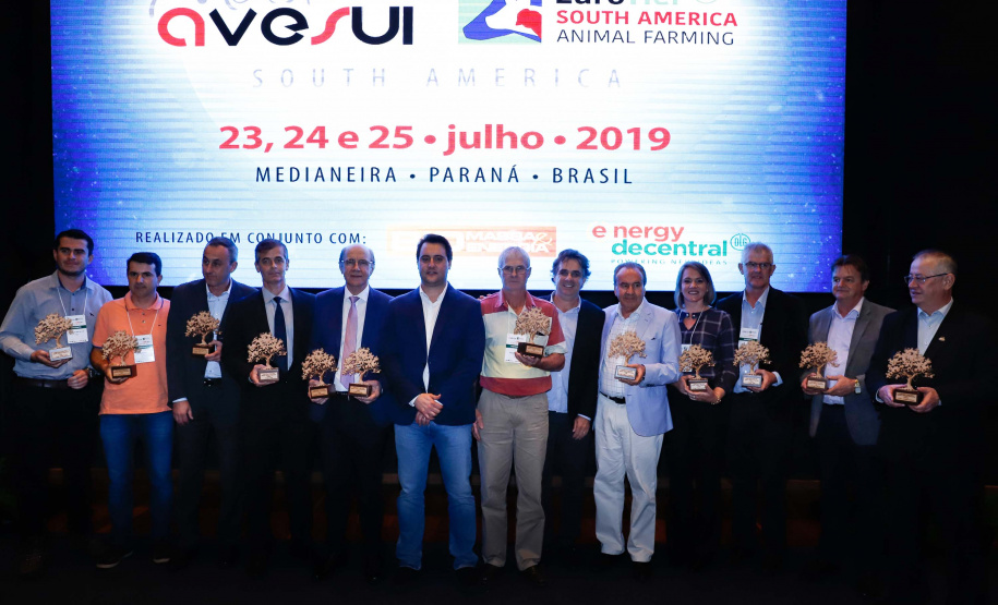 O governador Carlos Massa Ratinho Junior afirmou nesta terça-feira (23), durante a abertura da AveSui Eurotier South America 2019, em Medianeira, que o Estado prepara as bases logísticas para facilitar ainda mais o desenvolvimento do cooperativismo no Paraná, que já é referência para o agronegócio brasileiro