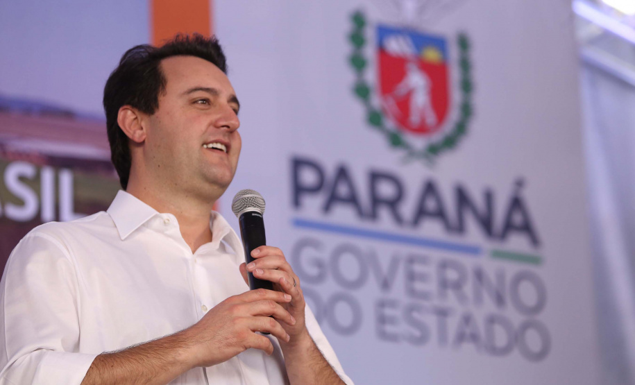 A primeira usina do Brasil de produção de biogás a partir do tratamento dos dejetos de suínos começou a funcionar no Paraná nesta quarta-feira (24), em Entre Rios do Oeste, na Região Oeste do Estado. O governador Carlos Massa Ratinho Junior inaugurou a unidade geradora cuja capacidade total é de 480 KW, transformando por dia 215 toneladas de um agente poluidor em energia limpa. Foto: José fernando Ogura/ANPr