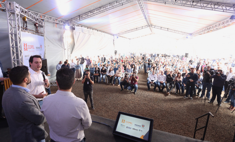 A primeira usina do Brasil de produção de biogás a partir do tratamento dos dejetos de suínos começou a funcionar no Paraná nesta quarta-feira (24), em Entre Rios do Oeste, na Região Oeste do Estado. O governador Carlos Massa Ratinho Junior inaugurou a unidade geradora cuja capacidade total é de 480 KW, transformando por dia 215 toneladas de um agente poluidor em energia limpa. Foto: José fernando Ogura/ANPr