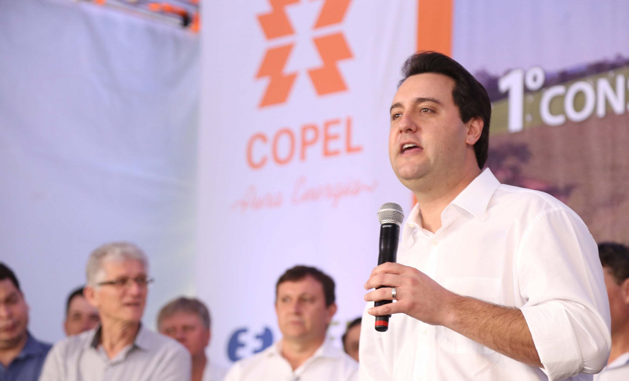 A primeira usina do Brasil de produção de biogás a partir do tratamento dos dejetos de suínos começou a funcionar no Paraná nesta quarta-feira (24), em Entre Rios do Oeste, na Região Oeste do Estado. O governador Carlos Massa Ratinho Junior inaugurou a unidade geradora cuja capacidade total é de 480 KW, transformando por dia 215 toneladas de um agente poluidor em energia limpa. Foto: José fernando Ogura/ANPr