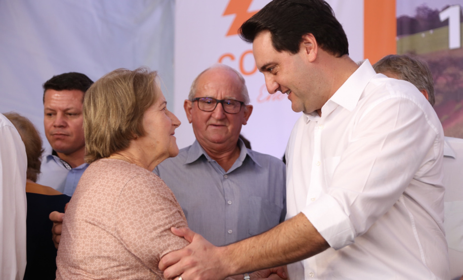 A primeira usina do Brasil de produção de biogás a partir do tratamento dos dejetos de suínos começou a funcionar no Paraná nesta quarta-feira (24), em Entre Rios do Oeste, na Região Oeste do Estado. O governador Carlos Massa Ratinho Junior inaugurou a unidade geradora cuja capacidade total é de 480 KW, transformando por dia 215 toneladas de um agente poluidor em energia limpa. Foto: José fernando Ogura/ANPr