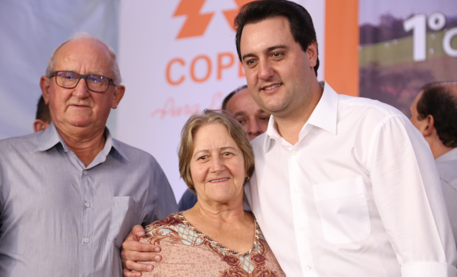 A primeira usina do Brasil de produção de biogás a partir do tratamento dos dejetos de suínos começou a funcionar no Paraná nesta quarta-feira (24), em Entre Rios do Oeste, na Região Oeste do Estado. O governador Carlos Massa Ratinho Junior inaugurou a unidade geradora cuja capacidade total é de 480 KW, transformando por dia 215 toneladas de um agente poluidor em energia limpa. Foto: José fernando Ogura/ANPr