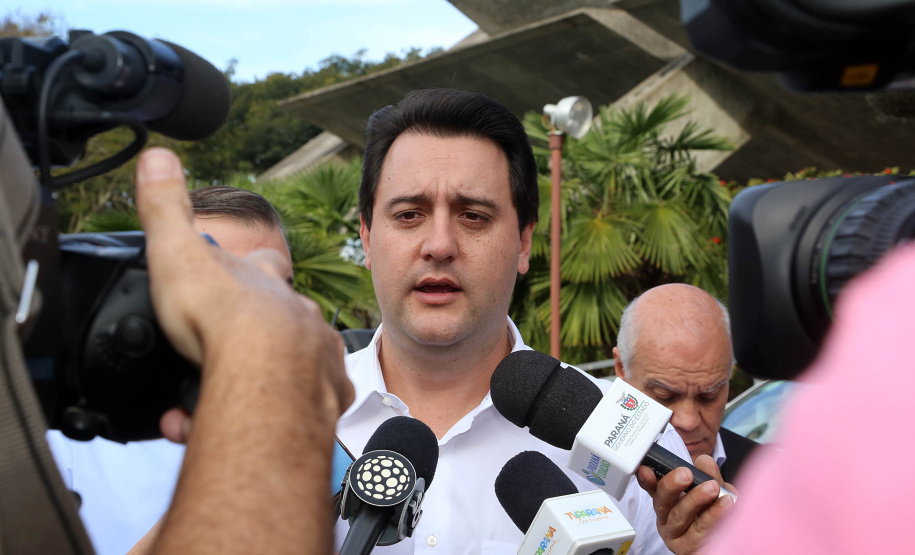 O Governo do Paraná repassa nesta quarta-feira (24) 54 veículos para escritórios da Emater no Interior do Estado. A entrega foi feita pelo governador Carlos Massa Ratinho Junior,  na sede da Emater, em Curitiba.Foto Gilson Abreu/ANPr