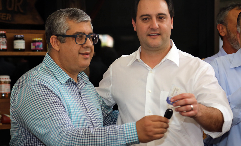 O Governo do Paraná repassa nesta quarta-feira (24) 54 veículos para escritórios da Emater no Interior do Estado. A entrega foi feita pelo governador Carlos Massa Ratinho Junior,  na sede da Emater, em Curitiba.Foto Gilson Abreu/ANPr