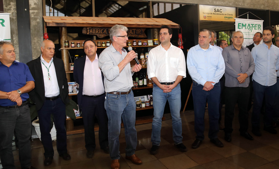 O Governo do Paraná repassa nesta quarta-feira (24) 54 veículos para escritórios da Emater no Interior do Estado. A entrega foi feita pelo governador Carlos Massa Ratinho Junior,  na sede da Emater, em Curitiba.Foto Gilson Abreu/ANPr