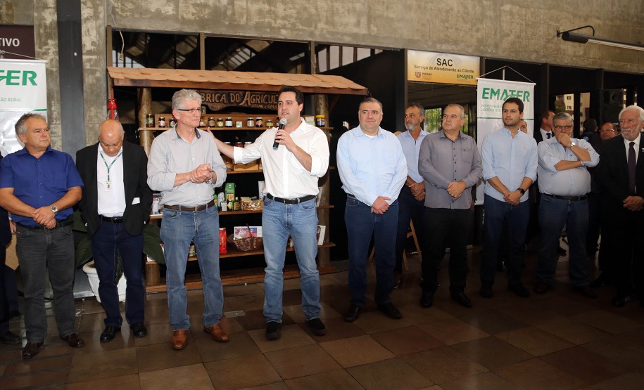 O Governo do Paraná repassa nesta quarta-feira (24) 54 veículos para escritórios da Emater no Interior do Estado. A entrega foi feita pelo governador Carlos Massa Ratinho Junior,  na sede da Emater, em Curitiba.Foto Gilson Abreu/ANPr