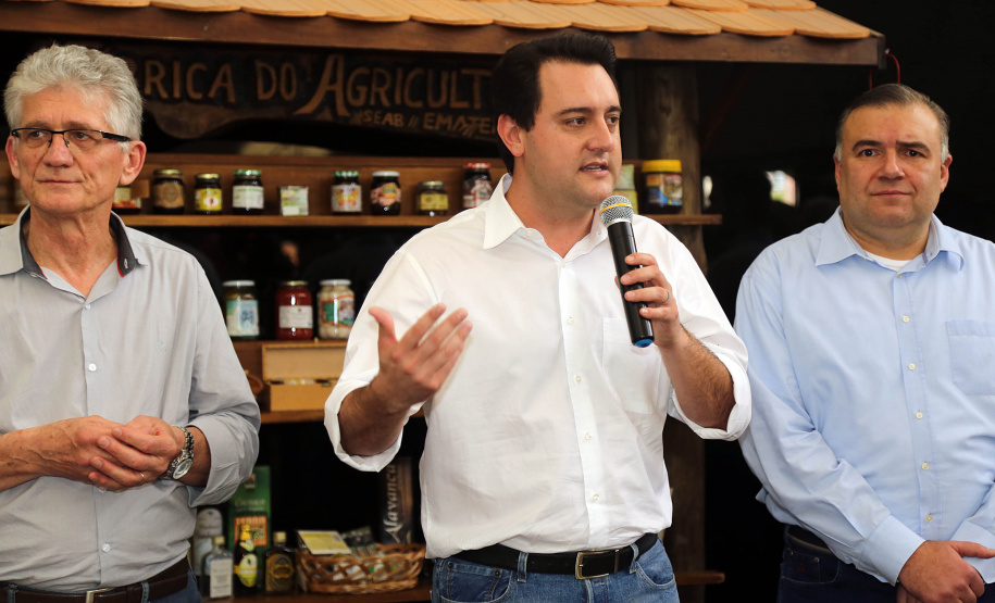 O Governo do Paraná repassa nesta quarta-feira (24) 54 veículos para escritórios da Emater no Interior do Estado. A entrega foi feita pelo governador Carlos Massa Ratinho Junior,  na sede da Emater, em Curitiba.Foto Gilson Abreu/ANPr