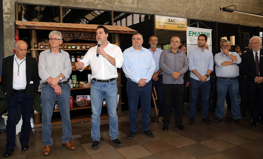 O Governo do Paraná repassa nesta quarta-feira (24) 54 veículos para escritórios da Emater no Interior do Estado. A entrega foi feita pelo governador Carlos Massa Ratinho Junior,  na sede da Emater, em Curitiba.Foto Gilson Abreu/ANPr