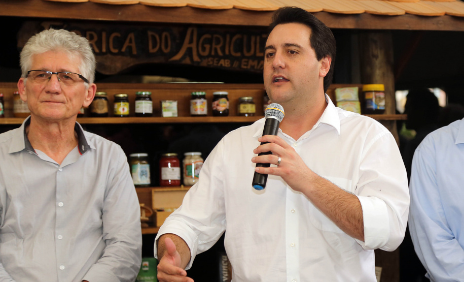 O Governo do Paraná repassa nesta quarta-feira (24) 54 veículos para escritórios da Emater no Interior do Estado. A entrega foi feita pelo governador Carlos Massa Ratinho Junior,  na sede da Emater, em Curitiba.Foto Gilson Abreu/ANPr