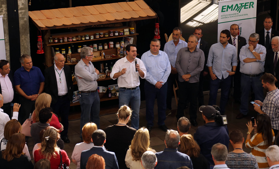 O Governo do Paraná repassa nesta quarta-feira (24) 54 veículos para escritórios da Emater no Interior do Estado. A entrega foi feita pelo governador Carlos Massa Ratinho Junior,  na sede da Emater, em Curitiba.Foto Gilson Abreu/ANPr