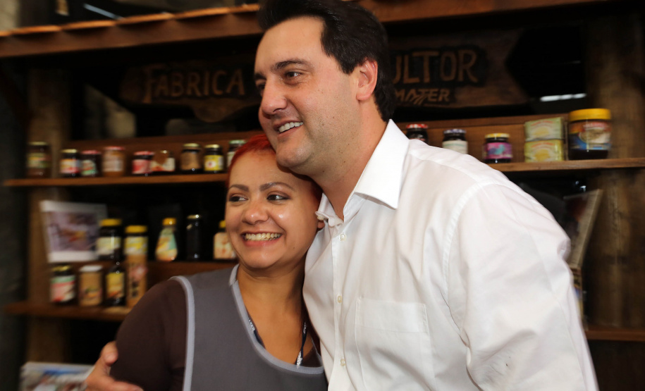 O Governo do Paraná repassa nesta quarta-feira (24) 54 veículos para escritórios da Emater no Interior do Estado. A entrega foi feita pelo governador Carlos Massa Ratinho Junior,  na sede da Emater, em Curitiba.Foto Gilson Abreu/ANPr