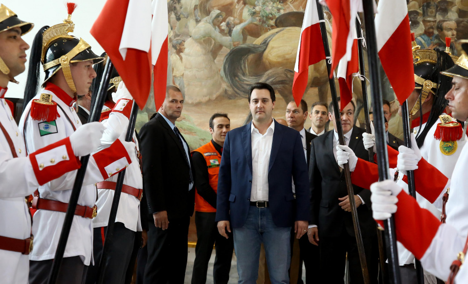 O governador Carlos Massa Ratinho Junior assina promoções e progressões das Forças de Segurança Pública. Foto: Jaelson Lucas/ANPr