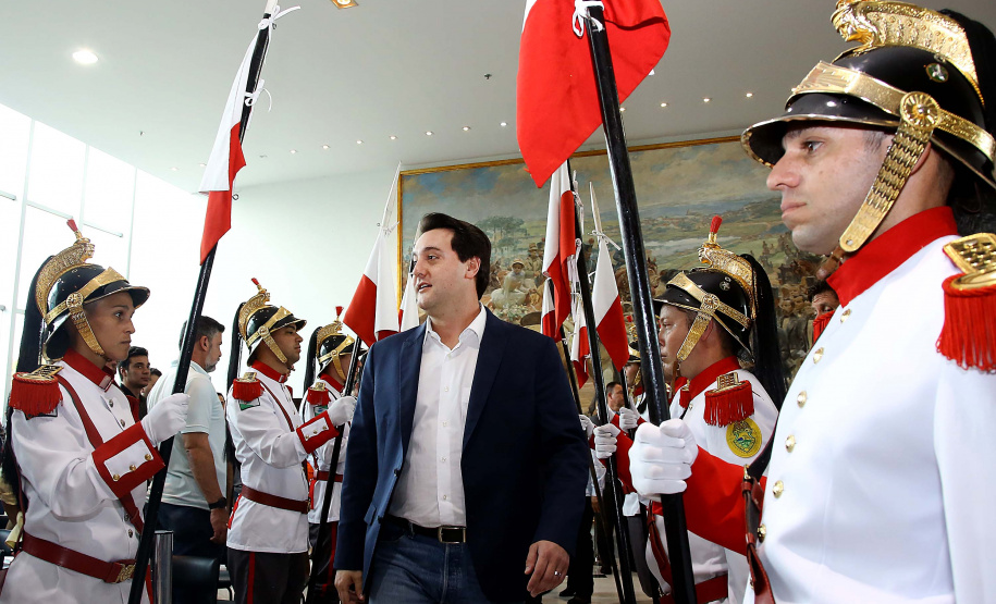 O governador Carlos Massa Ratinho Junior assina promoções e progressões das Forças de Segurança Pública. Foto: Jaelson Lucas/ANPr