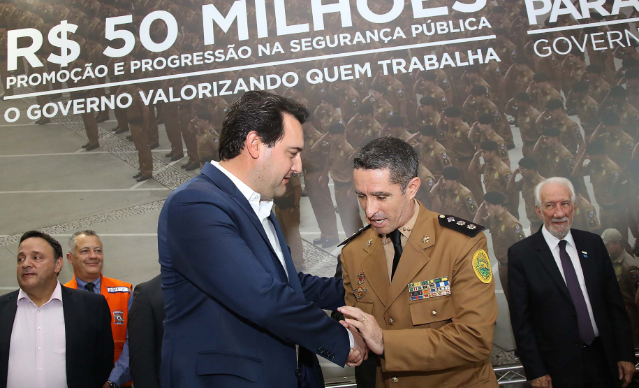 O governador Carlos Massa Ratinho Junior assina promoções e progressões das Forças de Segurança Pública. Foto: Jaelson Lucas/ANPr