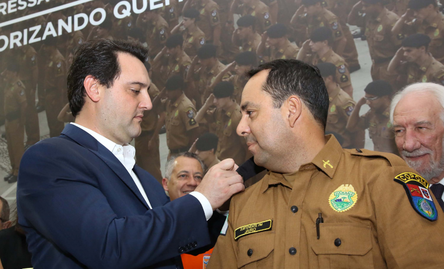 O governador Carlos Massa Ratinho Junior assina promoções e progressões das Forças de Segurança Pública. Foto: Jaelson Lucas/ANPr