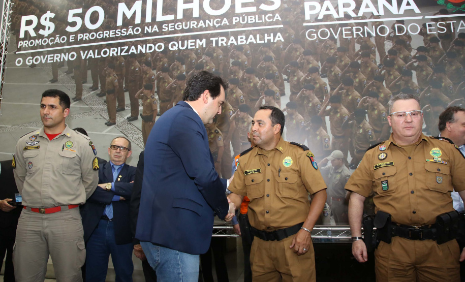 O governador Carlos Massa Ratinho Junior assina promoções e progressões das Forças de Segurança Pública. Foto: Jaelson Lucas/ANPr