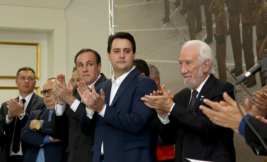 O governador Carlos Massa Ratinho Junior assina promoções e progressões das Forças de Segurança Pública. Foto: Jaelson Lucas/ANPr