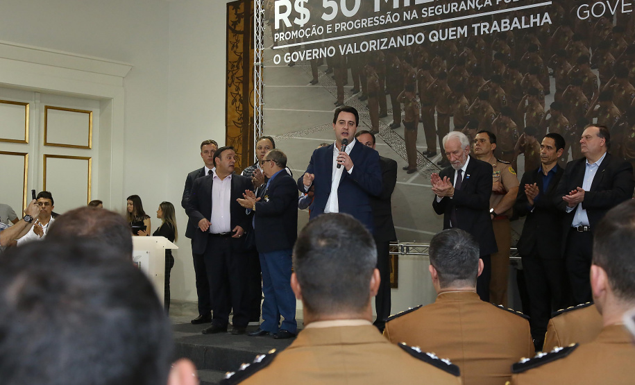 O governador Carlos Massa Ratinho Junior assina promoções e progressões das Forças de Segurança Pública. Foto: Jaelson Lucas/ANPr