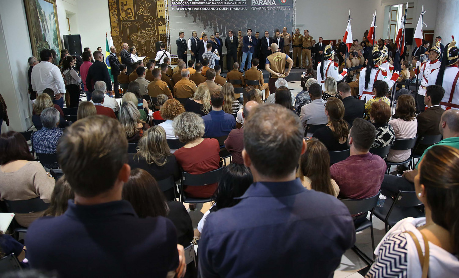 O governador Carlos Massa Ratinho Junior assina promoções e progressões das Forças de Segurança Pública. Foto: Jaelson Lucas/ANPr