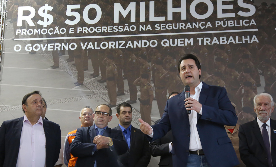 O governador Carlos Massa Ratinho Junior assina promoções e progressões das Forças de Segurança Pública. Foto: Jaelson Lucas/ANPr