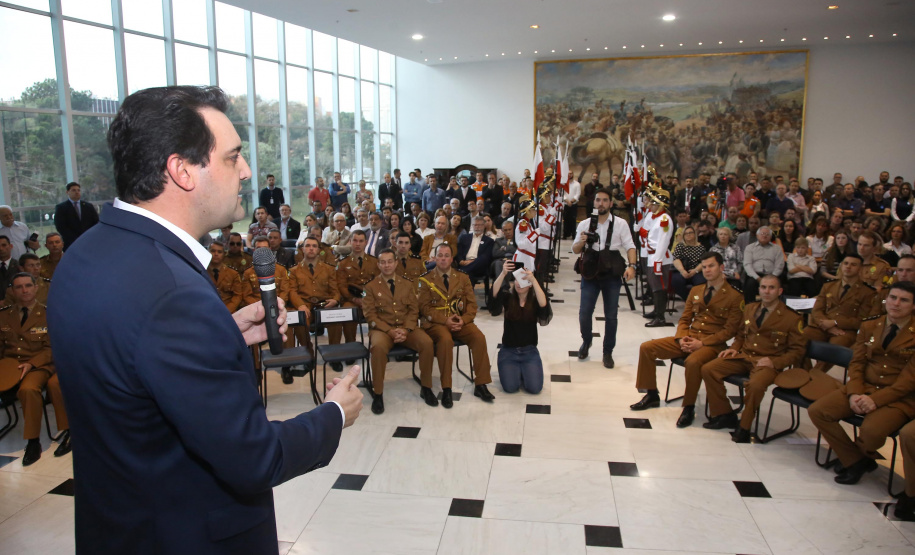 O governador Carlos Massa Ratinho Junior assina promoções e progressões das Forças de Segurança Pública. Foto: Jaelson Lucas/ANPr